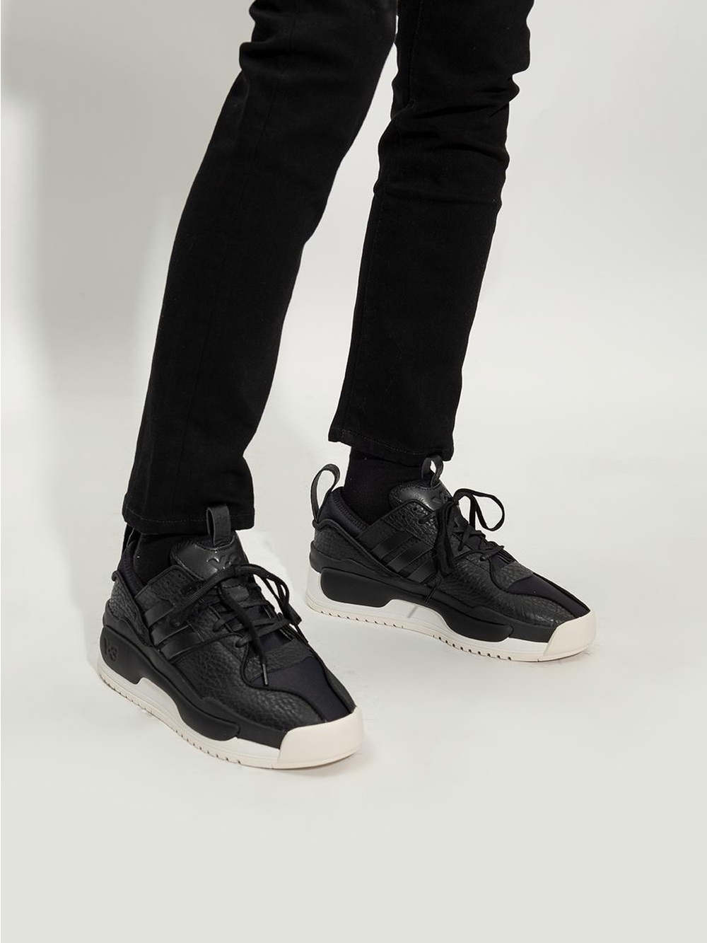 Y-3 HOKORI 2 'BLACK WHITE'
Size 6